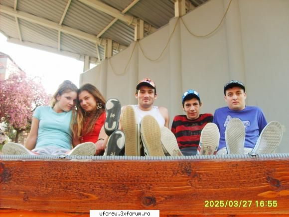 :) ...noi aiurea